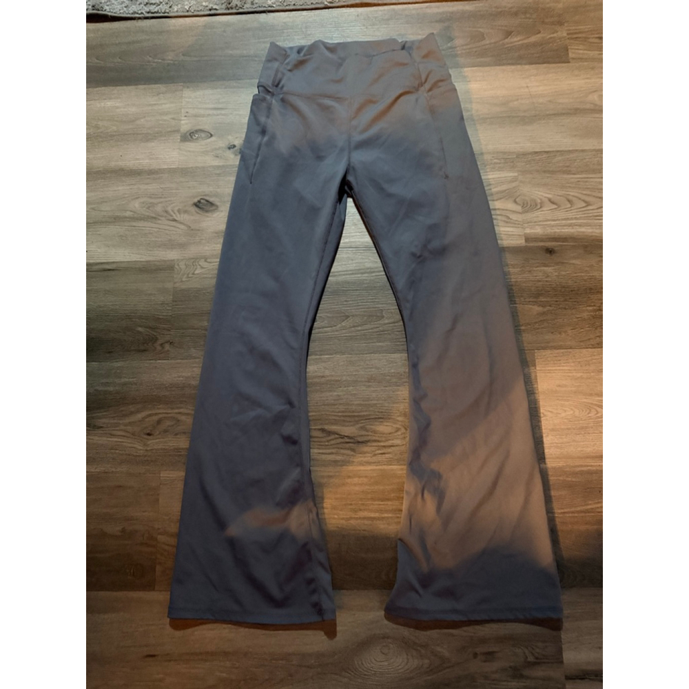 High-rise, flared leggings in a grey/blue color. Size Large